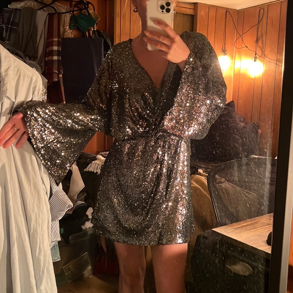 NWOT House of Harlow 1960 x Revolve Sequin Dress